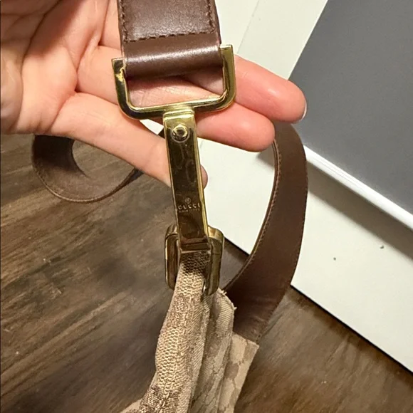 Authentic Gucci Brown GG Supreme Messenger Bag with Leather Strap - Picture 3 of 7